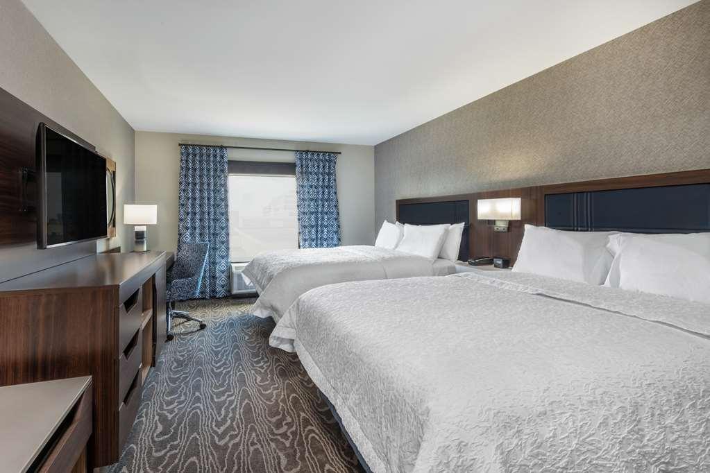 Hampton Inn & Suites Fort Wayne Downtown Room photo